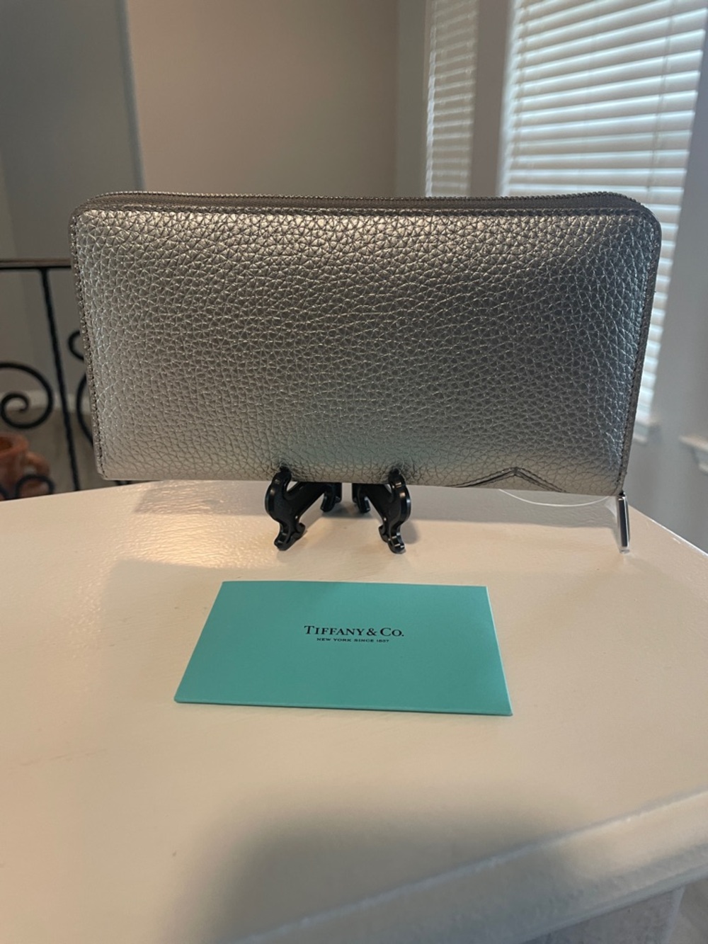 Tiffany & Co. Metallic Silver Pebbled Leather Large Zip Wallet w/Embossed Logo - Picture 4 of 10
